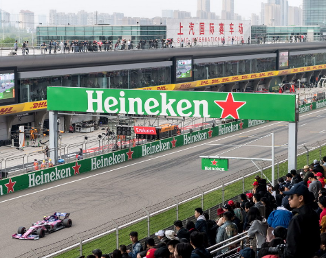 电动升降平台车曾参与上海F1大奖赛赛场广告牌安装任务